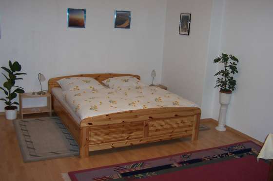 Lounge/bedroom Photo 1