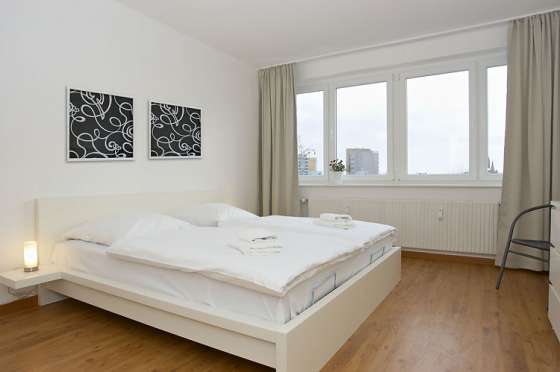 Schlafzimmer 1